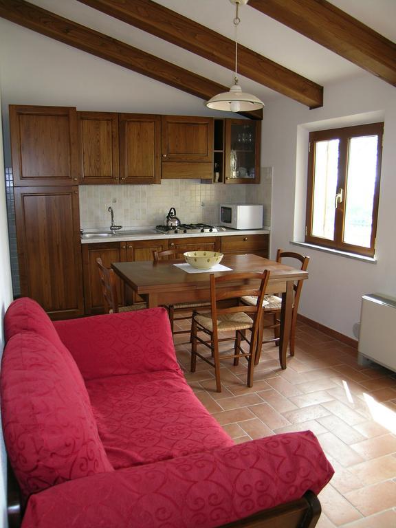 Agriturismo Podere Ossaia Кортона Стая снимка