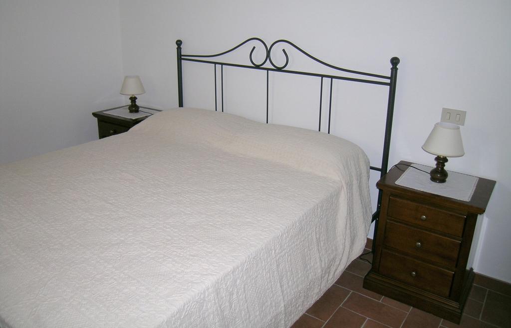Agriturismo Podere Ossaia Кортона Стая снимка