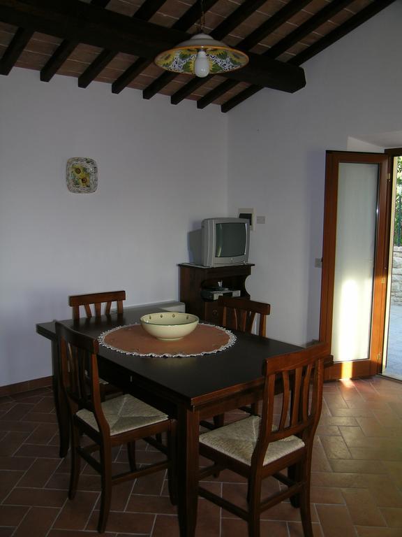 Agriturismo Podere Ossaia Кортона Стая снимка